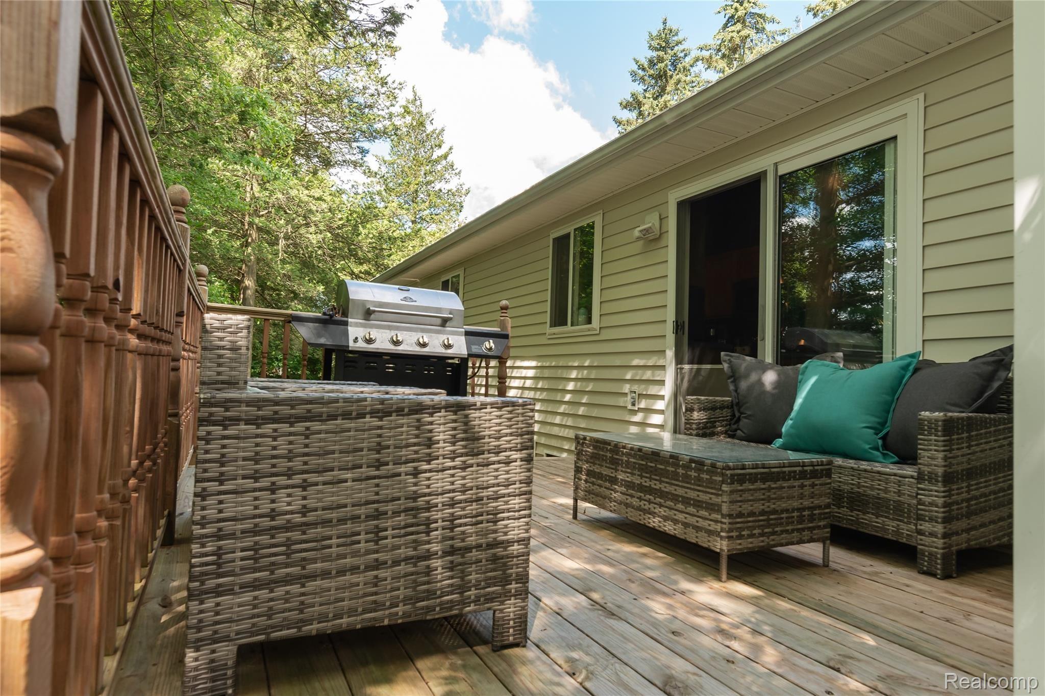5105 Fish Lake Road Highland, MI 48357 - Photo 28 of 32 Deck b.jpg