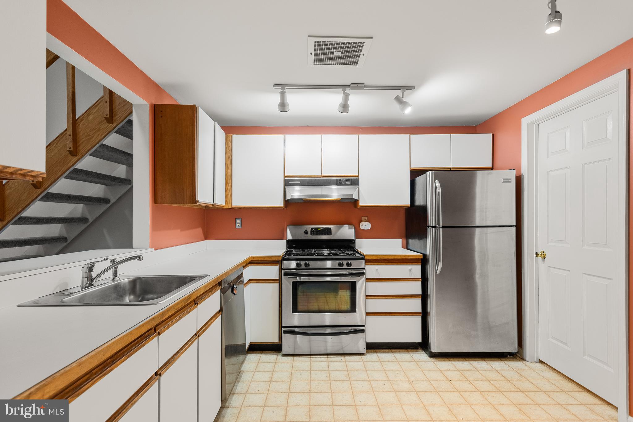 1009 Mountainview Drive Chesterbrook, PA 19087 - Photo 10 of 27