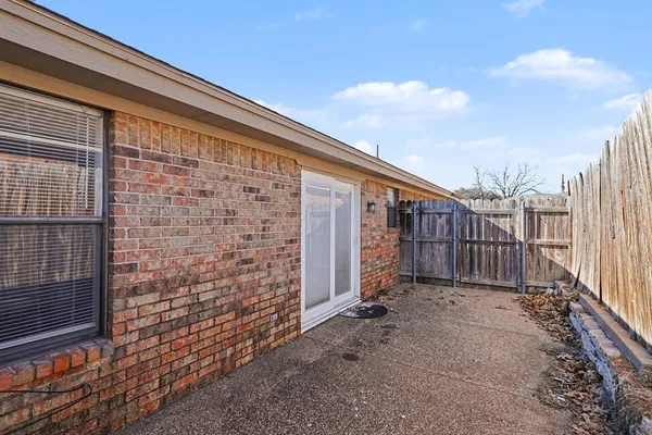 a view of a pathway along a building