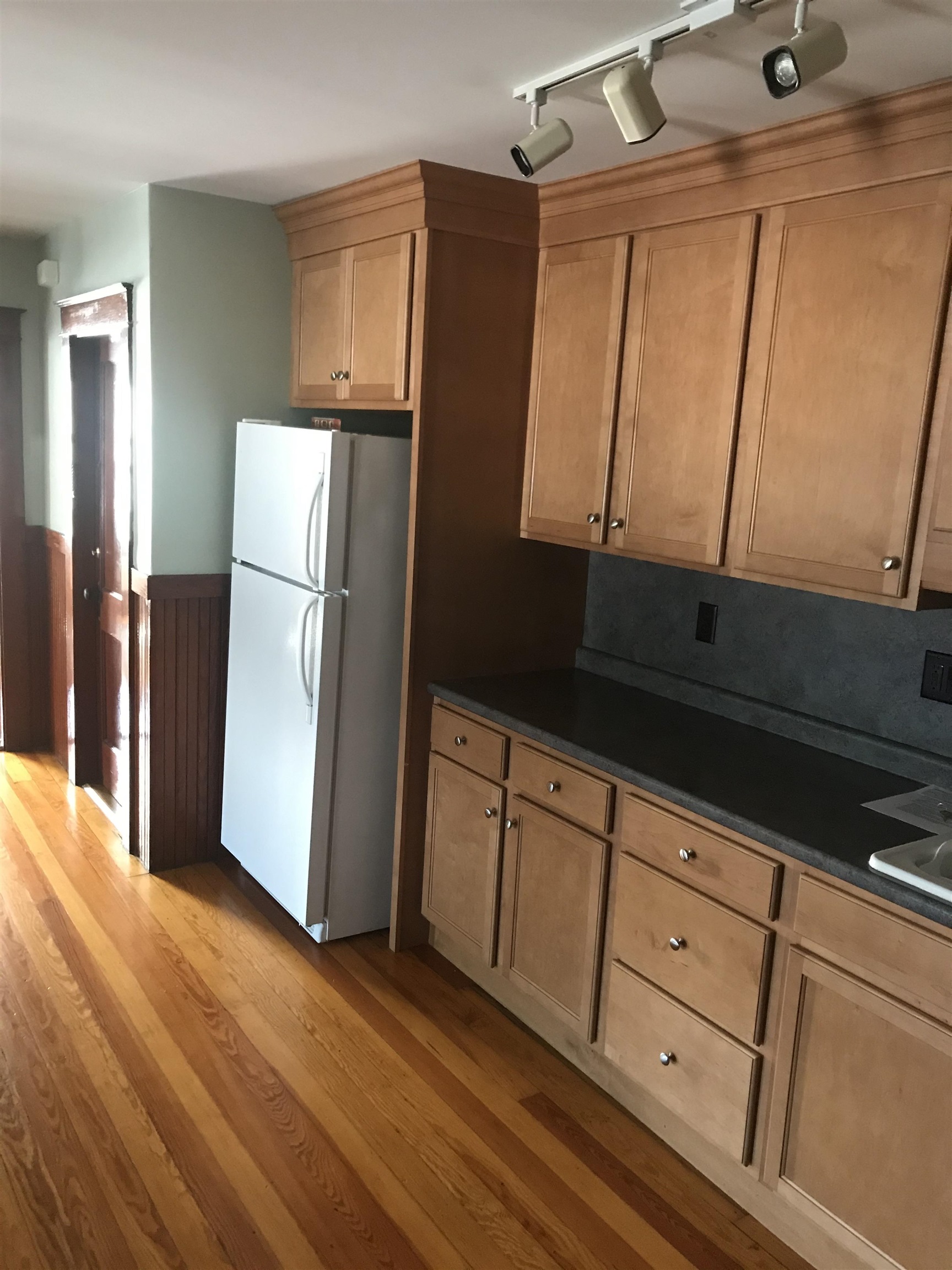 152 Maple Street Manchester, NH 03103 - Photo 8 of 29 Gallery Image 8
