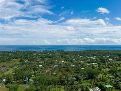 a view of a back yard