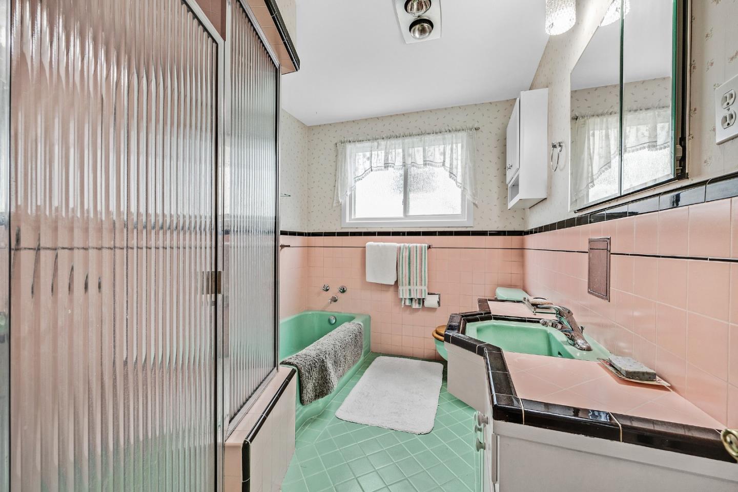 6 Fairview Place Millbrae, CA 94030 - Photo 8 of 19 a room with furniture and window