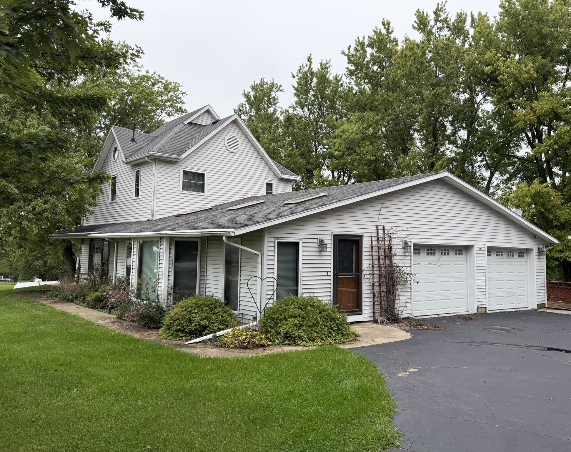 2472 West Red Oak Road Freeport, IL 61032 - Photo 2 of 54 Gallery Image 2