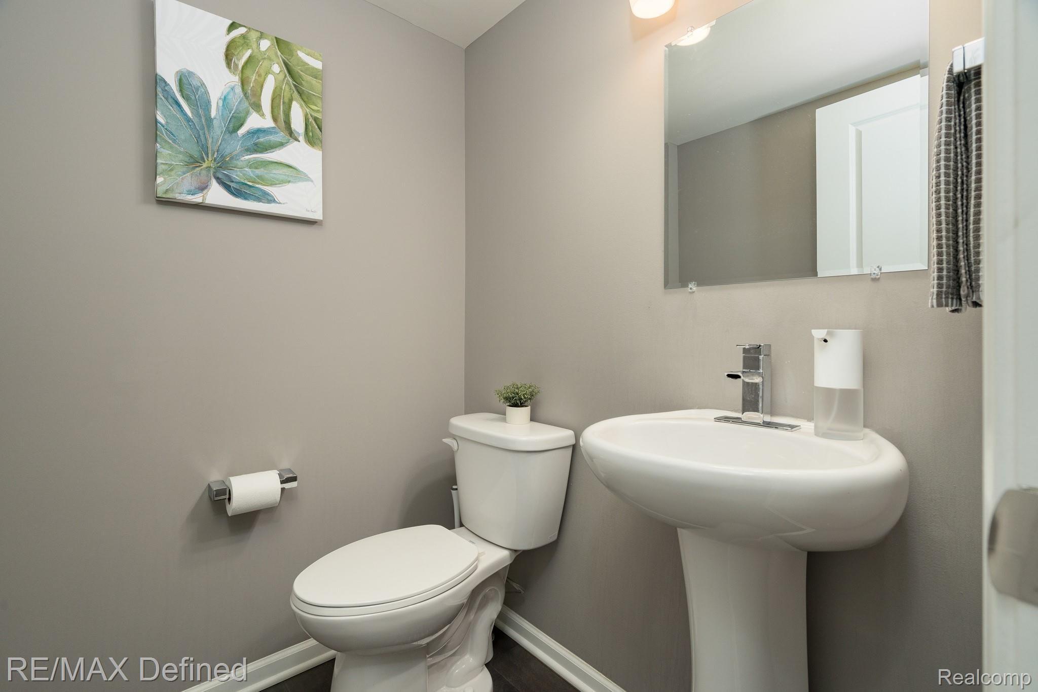 2658 Helmsdale Circle Rochester, MI 48307 - Photo 10 of 29 2658-Helmsdale-Cir-14.JPG
