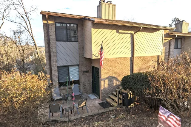 $259,500 | 3420 Morning Dove Road, Roanoke, VA 24018