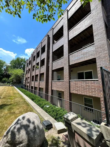 $3,200 | 4520 North Beacon Street, Unit 401, Chicago, IL 60640