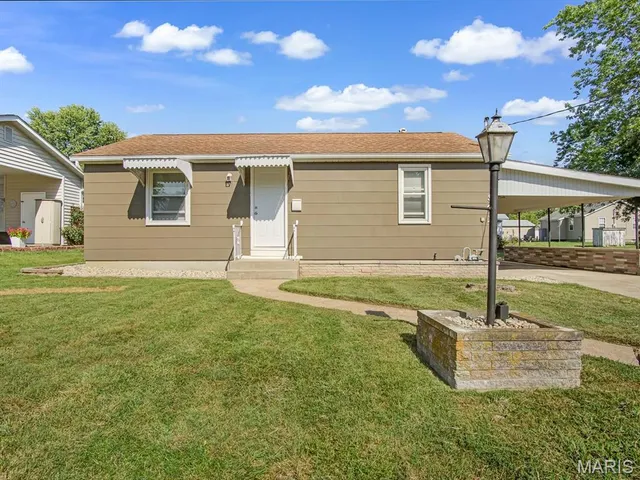 $215,000 | 902 Stiening Street, Waterloo, IL 62298