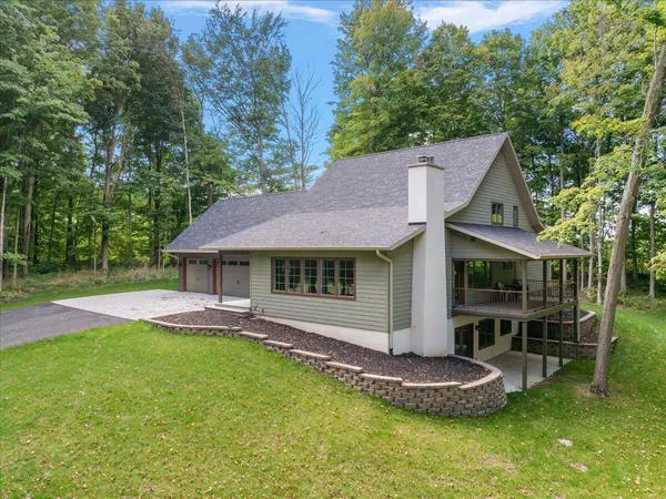 $878,000 | 8806 Lakewood Trail, Berrien Center, MI 49102