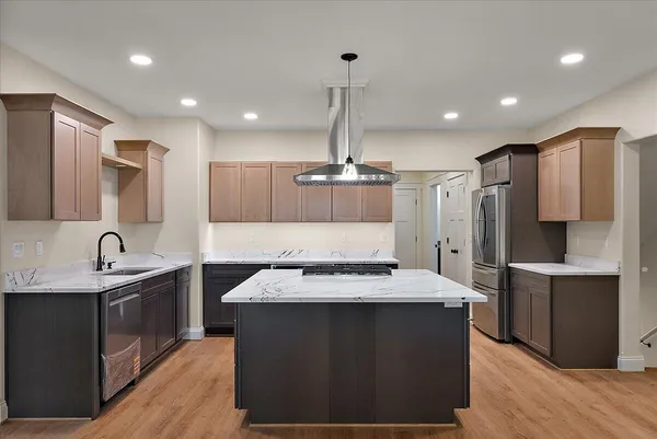 $898,000 | 8806 Lakewood Trail, Berrien Center, MI 49102