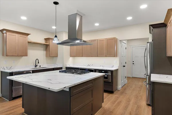 $898,000 | 8806 Lakewood Trail, Berrien Center, MI 49102