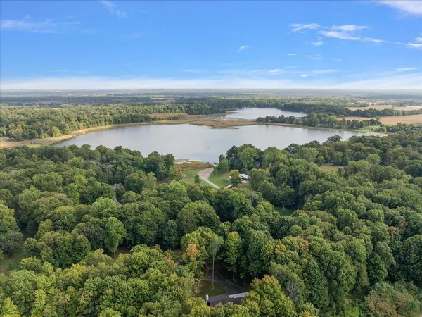 $878,000 | 8806 Lakewood Trail, Berrien Center, MI 49102