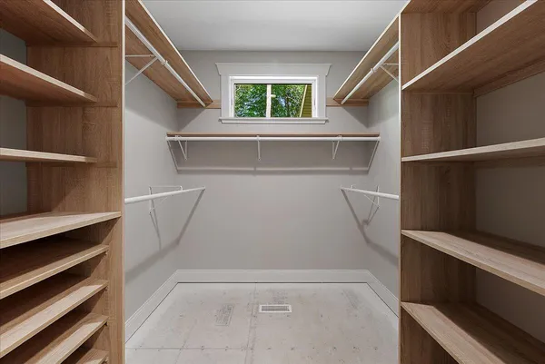 $898,000 | 8806 Lakewood Trail, Berrien Center, MI 49102