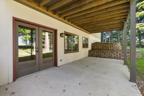 $878,000 | 8806 Lakewood Trail, Berrien Center, MI 49102