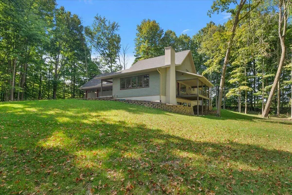 $878,000 | 8806 Lakewood Trail, Berrien Center, MI 49102