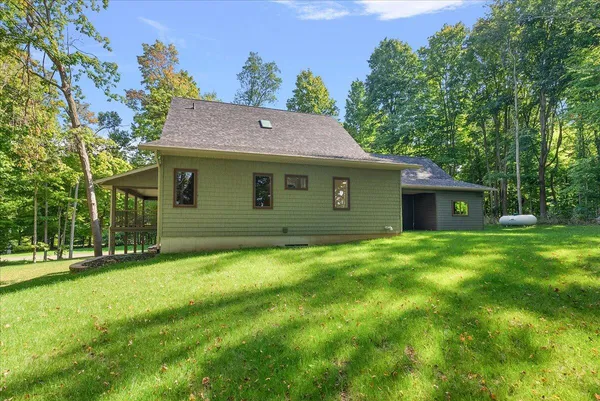 $878,000 | 8806 Lakewood Trail, Berrien Center, MI 49102