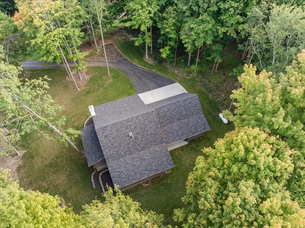 $898,000 | 8806 Lakewood Trail, Berrien Center, MI 49102