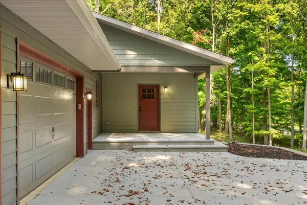 $878,000 | 8806 Lakewood Trail, Berrien Center, MI 49102