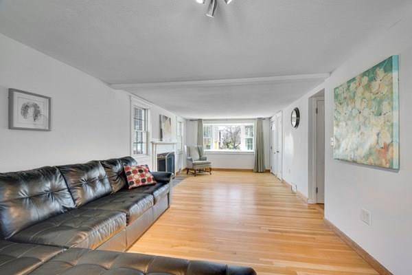 32 Bellflower Street Lexington, MA 02421 - Photo 4 of 26
