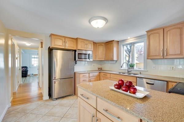 32 Bellflower Street Lexington, MA 02421 - Photo 6 of 26