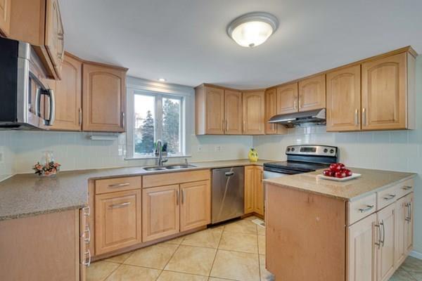 32 Bellflower Street Lexington, MA 02421 - Photo 7 of 26