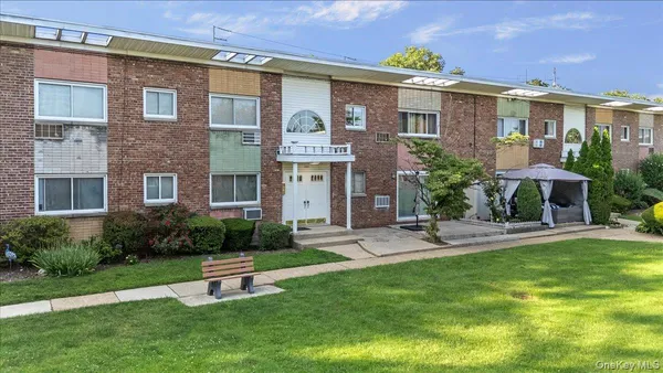 $299,999 | 267 North Newbridge Road, Unit 2D, Levittown, NY 11756