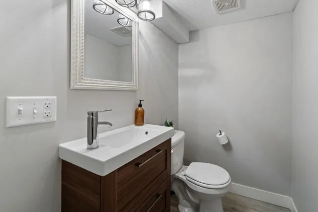 $2,595 | 3409 West 50th Street, Minneapolis, MN 55410