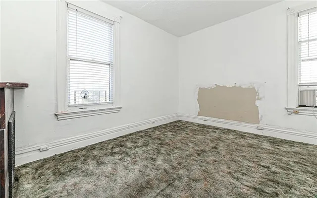 a view of empty room with window