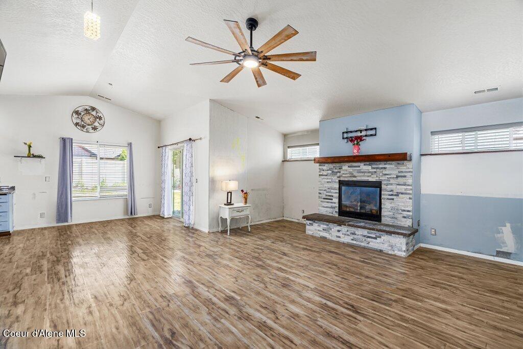 1704 North Pyroclast Street Post Falls, ID 83854 - Photo 4 of 35 Living_Room_before