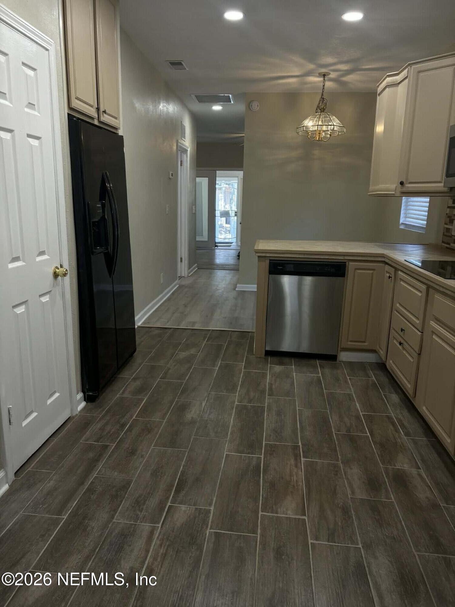 2044 Mt Herman Street Jacksonville, FL 32209 - Photo 7 of 15 Messenger_creation_8FFAE9A5-AC5D-4169-A9