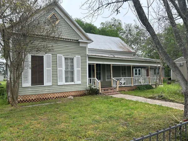 $395,000 | 211-205 East Thigpen, Carmine, TX 78932