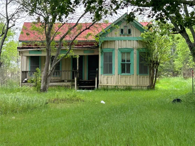 $395,000 | 211-205 East Thigpen, Carmine, TX 78932