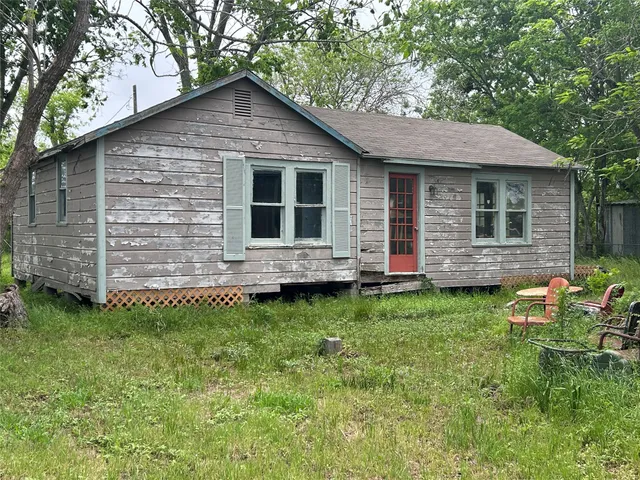 $395,000 | 211-205 East Thigpen, Carmine, TX 78932