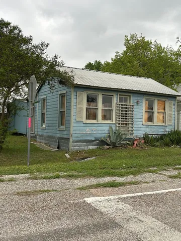 $395,000 | 211-205 East Thigpen, Carmine, TX 78932