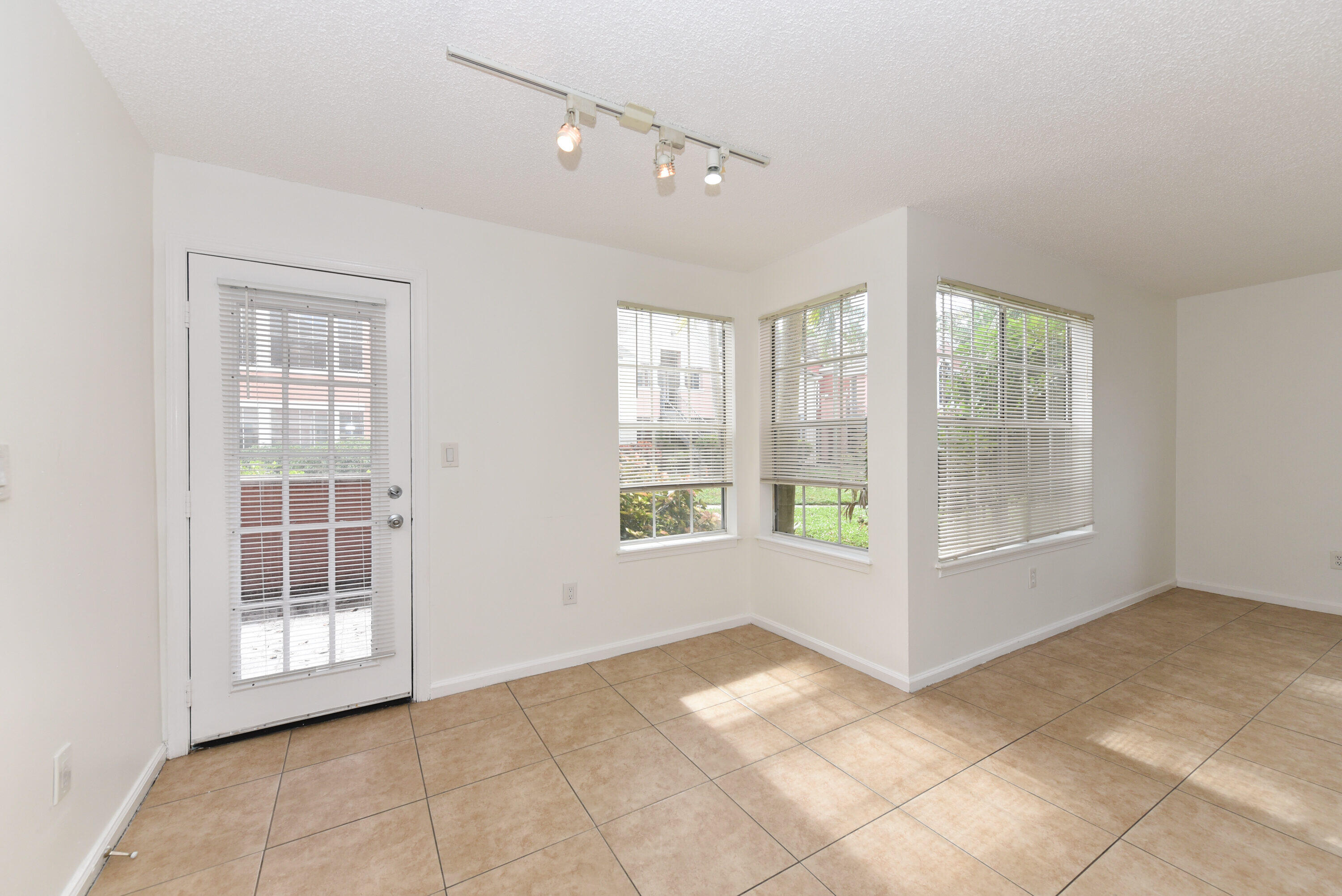 1345 Crystal Way, Unit G Delray Beach, FL 33444 - Photo 11 of 31 1345 Crystal Way Apt G Delray-print-009-