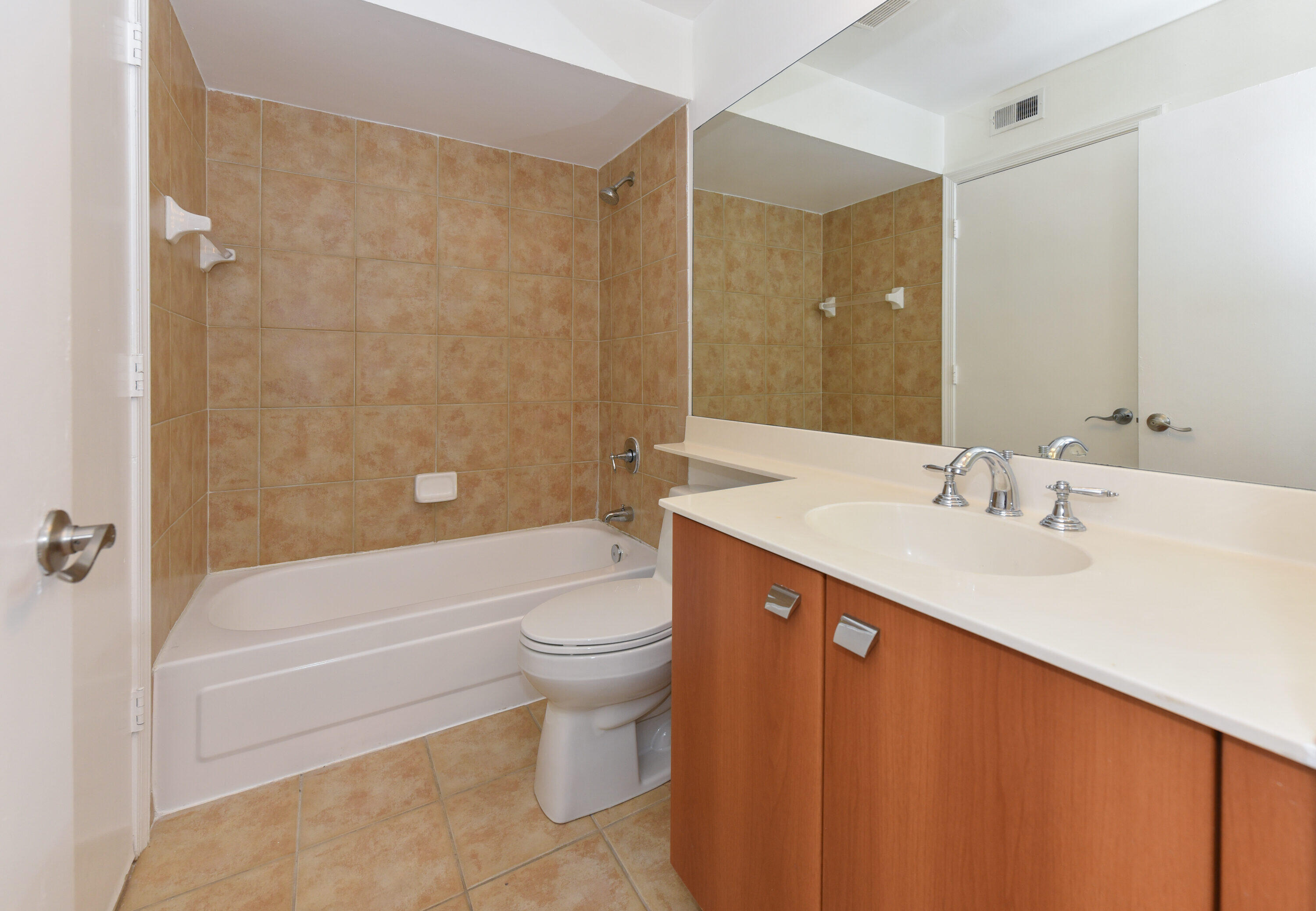 1345 Crystal Way, Unit G Delray Beach, FL 33444 - Photo 16 of 31 1345 Crystal Way Apt G Delray-print-014-