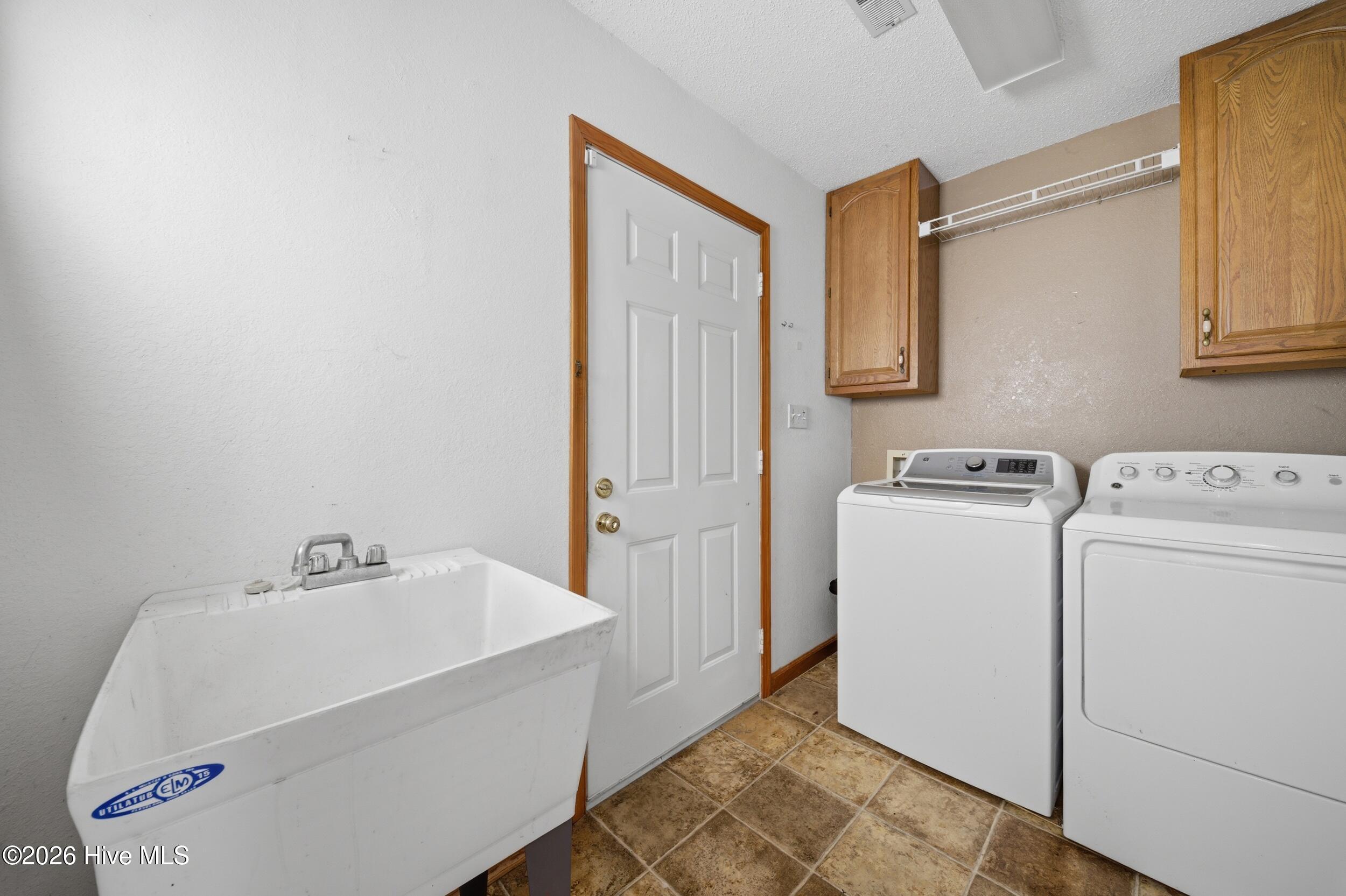 136 Simpson Road Barco, NC 27917 - Photo 29 of 54 laundry room