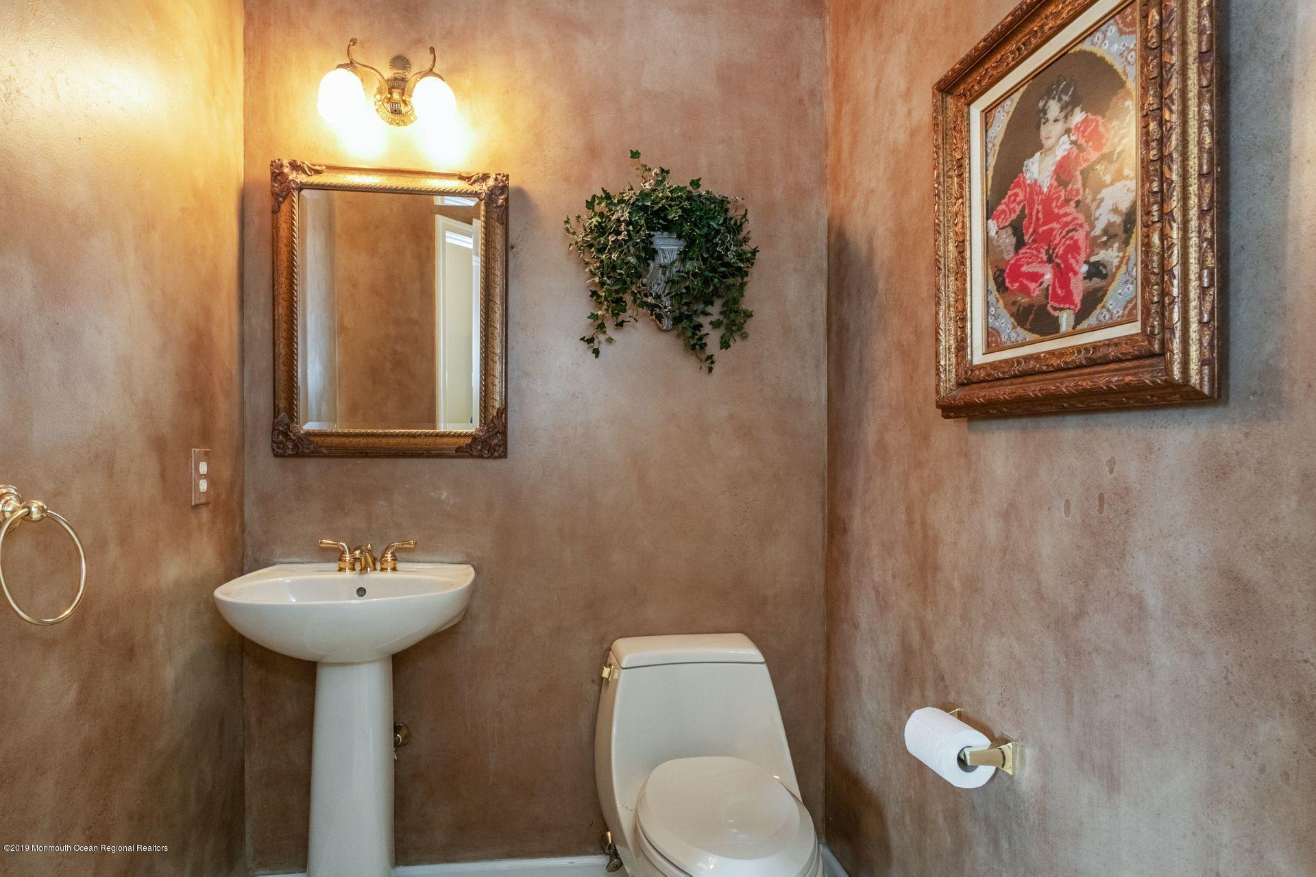 1518 Rabbit Run Manasquan, NJ 08736 - Photo 10 of 19 11