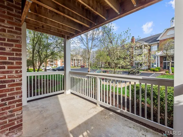 $319,900 | 207 Ambridge Court, Unit 101, Chesterfield, MO 63017