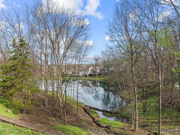 $319,900 | 207 Ambridge Court, Unit 101, Chesterfield, MO 63017