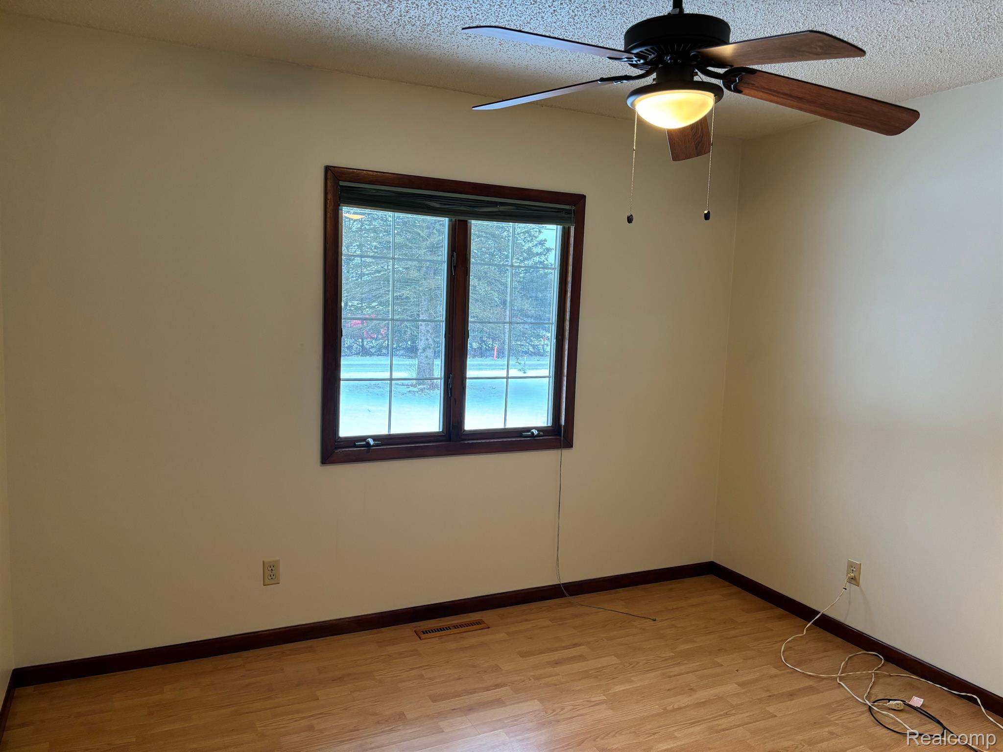 4143 North Henderson Road Davison, MI 48423 - Photo 9 of 16 Gallery Image 9