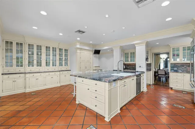$5,450,000 | 5860 Pine Tree Drive, Miami Beach, FL 33140