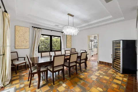 $4,995,000 | 5860 Pine Tree Drive, Miami Beach, FL 33140