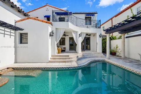 $4,995,000 | 5860 Pine Tree Drive, Miami Beach, FL 33140