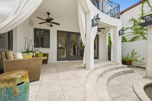 $4,995,000 | 5860 Pine Tree Drive, Miami Beach, FL 33140