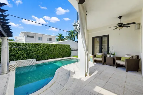 $4,995,000 | 5860 Pine Tree Drive, Miami Beach, FL 33140