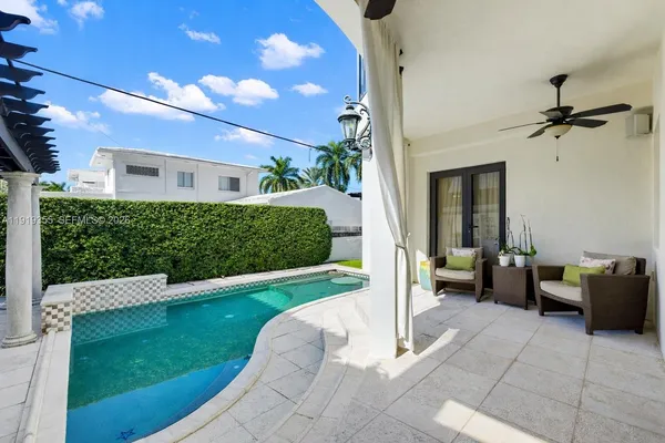 $4,995,000 | 5860 Pine Tree Drive, Miami Beach, FL 33140