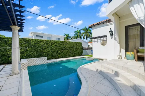 $4,995,000 | 5860 Pine Tree Drive, Miami Beach, FL 33140