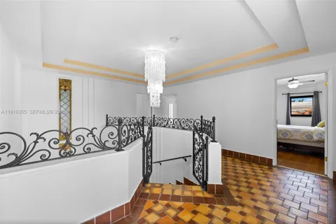 $4,995,000 | 5860 Pine Tree Drive, Miami Beach, FL 33140