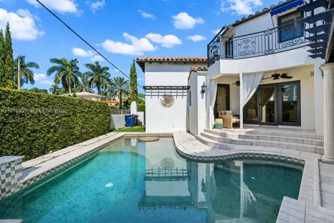 $4,995,000 | 5860 Pine Tree Drive, Miami Beach, FL 33140