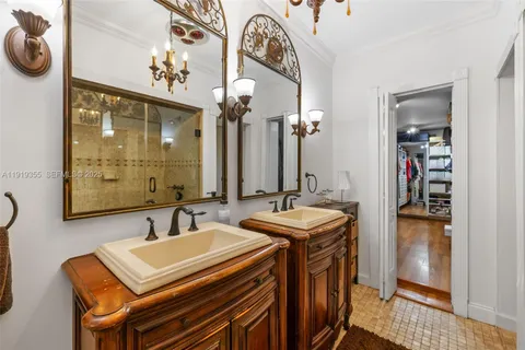 $5,450,000 | 5860 Pine Tree Drive, Miami Beach, FL 33140